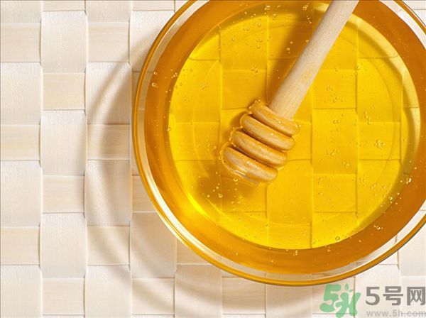 花粉過(guò)敏能吃蜂蜜嗎？花粉過(guò)敏可以喝蜂蜜嗎？