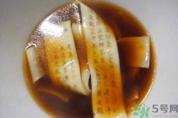 可食用的經(jīng)書(shū)烏龍面怎么做？可食用的經(jīng)書(shū)烏龍面是什么面？