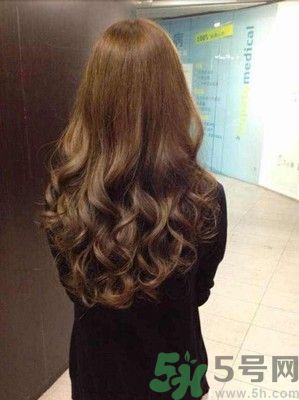自己怎么吹卷發？吹卷發的小竅門？