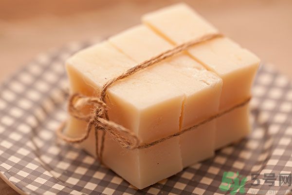 肥皂和沐浴露哪個好？肥皂和沐浴露的區(qū)別？