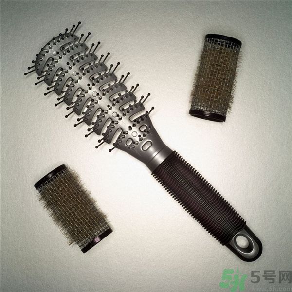 長卷發(fā)應該用什么梳子梳頭發(fā)？卷發(fā)用什么梳子最好？