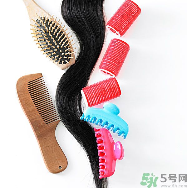長卷發(fā)應該用什么梳子梳頭發(fā)？卷發(fā)用什么梳子最好？