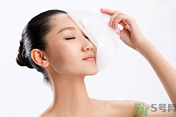 洗澡的時候可以敷面膜嗎？敷面膜和洗澡的順序