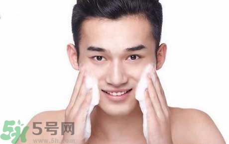 整天對著電腦，怎么減少對皮膚的傷害？