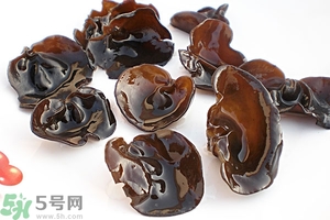 木耳能用開水泡嗎？泡木耳用熱水還是涼水好？