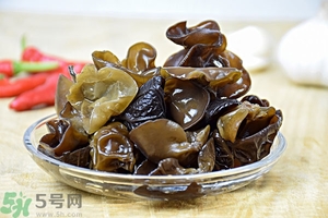 木耳能用開水泡嗎？泡木耳用熱水還是涼水好？