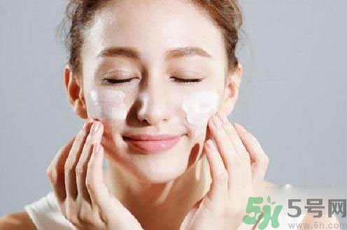 晚上怎么保養皮膚？晚上保養皮膚的方法