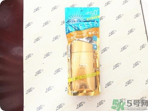 安耐曬為什么那么稀？安耐曬是水狀液體的嗎？
