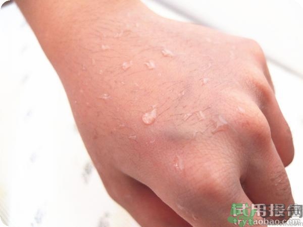 安耐曬為什么那么稀？安耐曬是水狀液體的嗎？