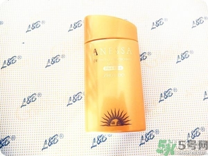 安耐曬為什么那么稀？安耐曬是水狀液體的嗎？