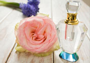 香水噴到嘴巴里怎么辦？香水噴到眼睛里怎么辦？