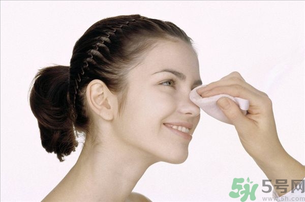 用卸妝水洗臉后還需用洗面奶嗎？卸妝水洗臉后可以不用洗面奶嗎？