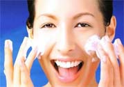 鼻子兩側(cè)長痘的原因是什么？如何去除鼻子兩側(cè)的痘？