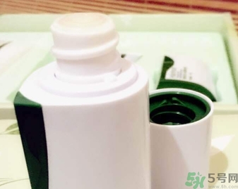 韓后茶蕊嫩白系列適合什么膚質？韓后茶蕊baby白適合敏感肌嗎？