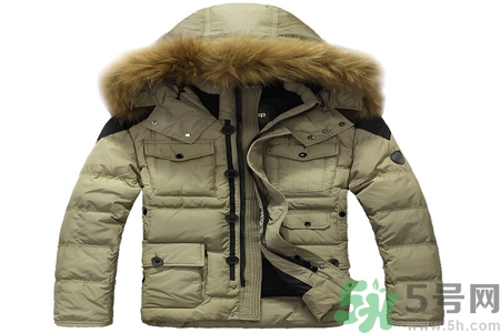 ?羽絨服可以用洗衣機洗嗎？羽絨服上油漬怎么洗？