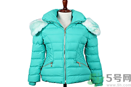 ?羽絨服可以用洗衣機洗嗎？羽絨服上油漬怎么洗？