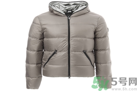 ?羽絨服可以用洗衣機洗嗎？羽絨服上油漬怎么洗？