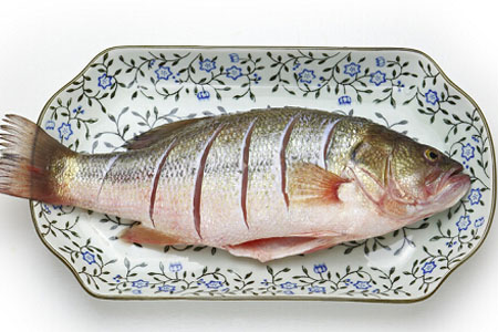 如何挑選新鮮魚？怎樣吃到不被污染的魚？
