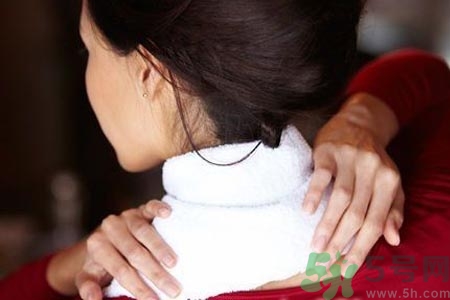 落枕脖子疼怎么辦？落枕和頸椎病區(qū)別
