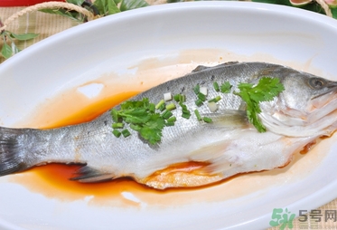 鱸魚和南瓜可以一起吃嗎？鱸魚和南瓜一起吃會中毒嗎？