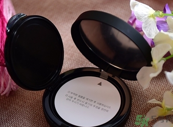 w.lab雪花氣墊黑色款怎么樣？w.lab雪花氣墊黑色和白色區(qū)別？