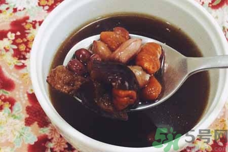 寒露手腳冰涼喝什么好？手腳發涼喝三紅湯有什么好處？