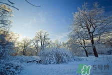 下雪天出門穿什么鞋子最好？下雪天穿什么鞋子合適？
