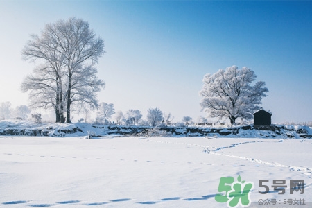 下雪天出門穿什么鞋子最好？下雪天穿什么鞋子合適？