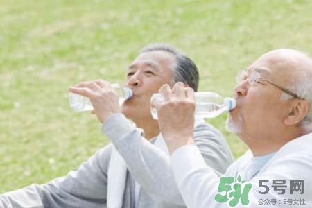 霧霾天為什么要多喝水？霧霾天要喝多少水才健康？