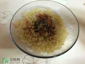 三養火雞面怎么吃?三養火雞面食用方法