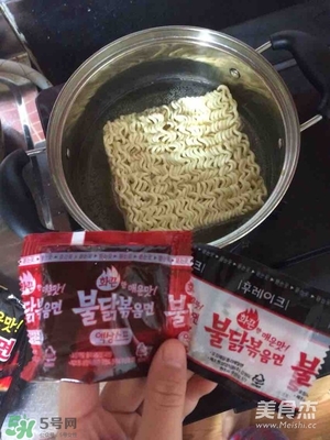 三養火雞面怎么吃?三養火雞面食用方法