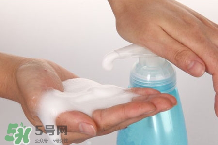 洗手液可以洗澡嗎？洗手液可以當沐浴露嗎？