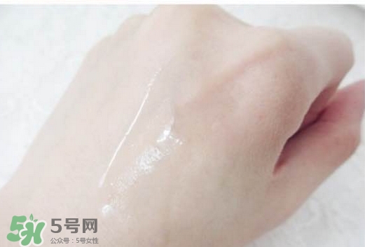 美容液是化妝水嗎？美容液和化妝水的區(qū)別