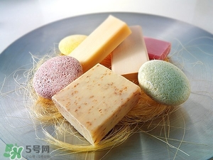 手工皂洗臉好嗎？手工皂和洗面奶哪個(gè)好？