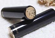 蘭蔻菁純唇膏怎么打開？蘭蔻口紅蓋子怎么打開？
