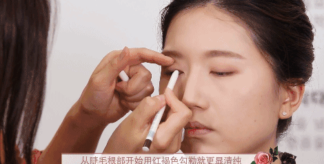 干玫瑰色妝容怎么化？干玫瑰色妝容畫法步驟