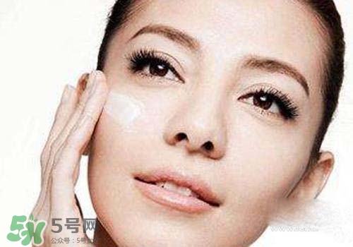 補水霜可以晚上用嗎？補水霜晚上怎么用？