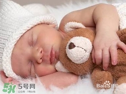 嘴唇干燥是什么原因？嘴唇干裂脫皮怎么辦？
