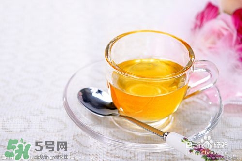 嘴唇干燥是什么原因？嘴唇干裂脫皮怎么辦？