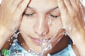 卸妝水和卸妝油的區別？卸妝水和卸妝油有什么不一樣？