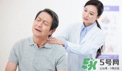 頸椎壓迫神經的癥狀 頸椎壓迫神經怎么治療