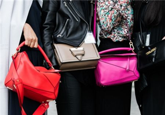 loewe puzzle怎么背好看？loewe puzzle怎么搭配好看？