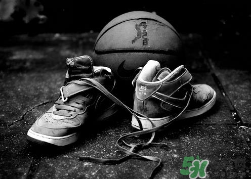 亞瑟士和耐克哪個好？asics和nike跑鞋哪個更好？