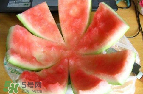 西瓜皮敷臉有什么作用？西瓜皮敷臉有什么好處