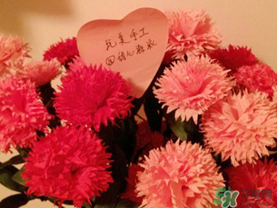 母親節(jié)可以送紙做的康乃馨嗎？康乃馨怎么折？