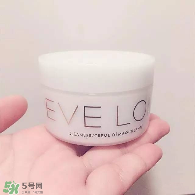 網(wǎng)紅推薦的護(hù)膚品靠譜嗎？跟風(fēng)買網(wǎng)紅護(hù)膚品卻沒(méi)效果