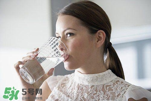 30天不喝飲料，妹子的對(duì)比照令人震驚 喝白開(kāi)水的好處