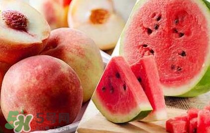 桃子和西瓜一起吃會中毒嗎？桃子和西瓜能一起吃嗎？
