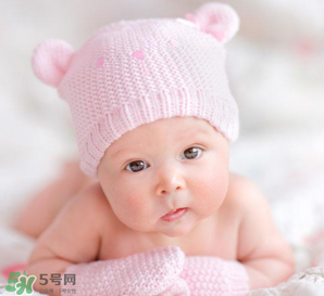 寶寶中暑的癥狀是什么？寶寶夏天如何判斷是否中暑？