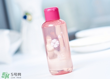 ?ukiss悠珂思和大創粉撲清洗劑哪個好？悠珂思和大創清洗劑對比
